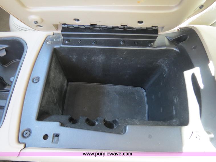 image for item B2490 2004 Chevrolet Suburban K1500 SUV