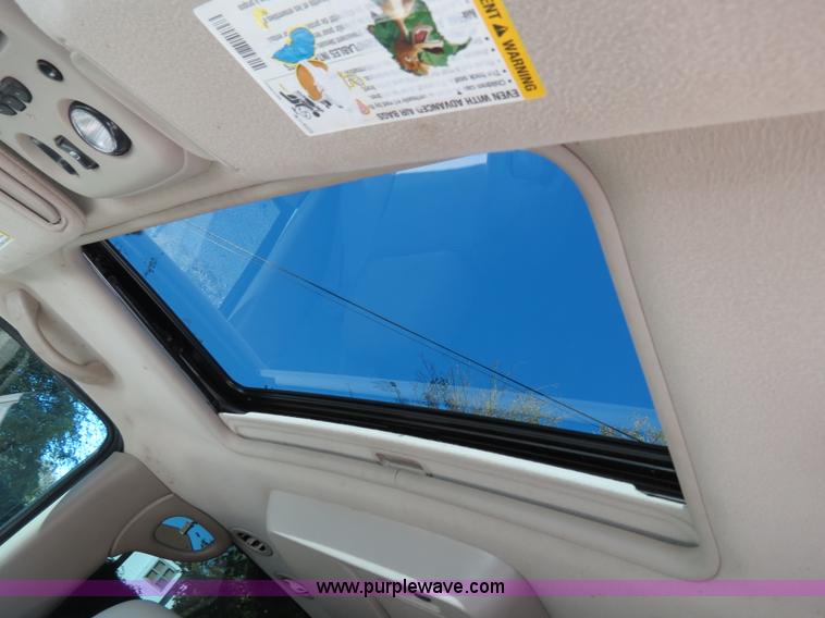 image for item B2490 2004 Chevrolet Suburban K1500 SUV