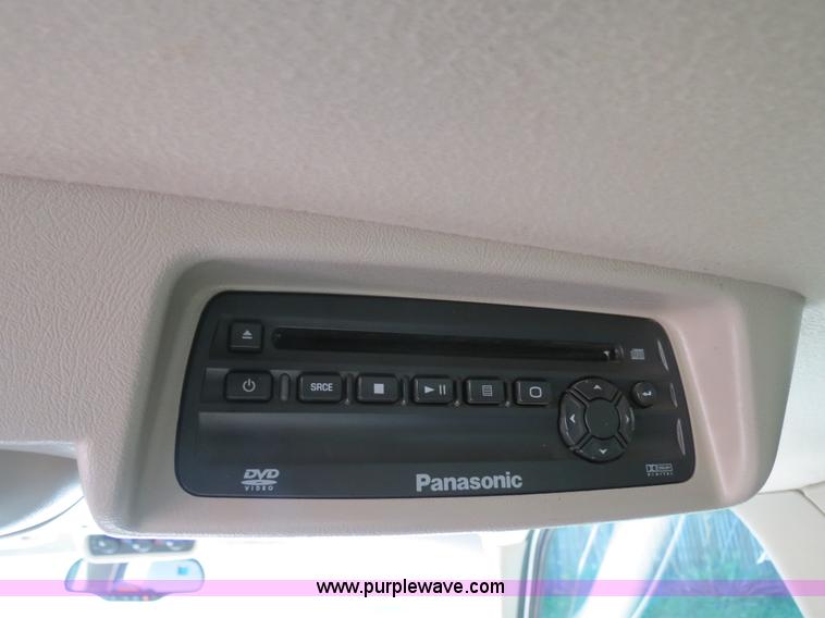 image for item B2490 2004 Chevrolet Suburban K1500 SUV