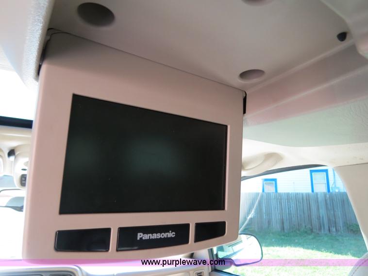 image for item B2490 2004 Chevrolet Suburban K1500 SUV