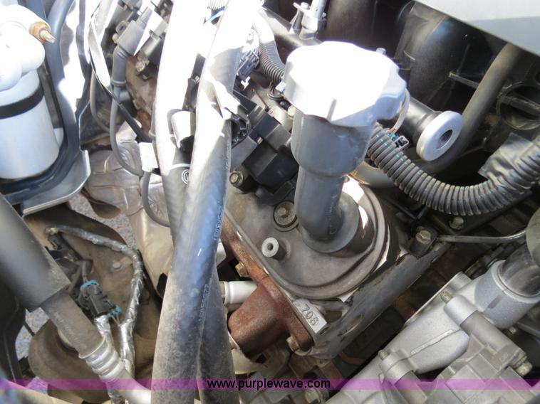 image for item B2490 2004 Chevrolet Suburban K1500 SUV