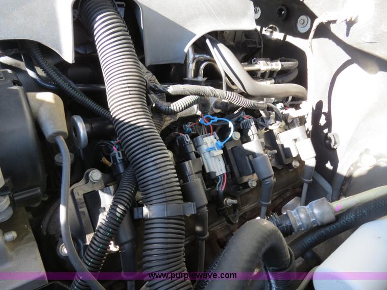 image for item B2490 2004 Chevrolet Suburban K1500 SUV