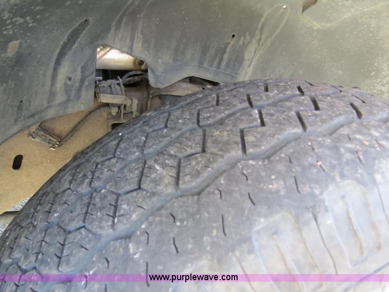 image for item B2490 2004 Chevrolet Suburban K1500 SUV