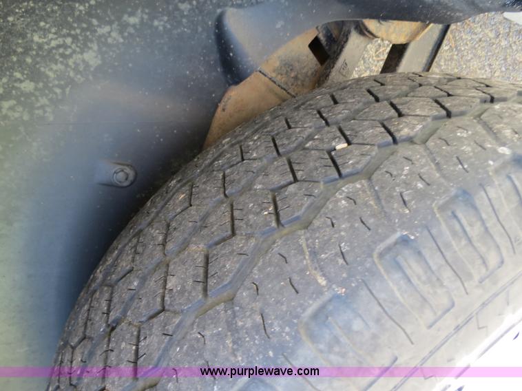 image for item B2490 2004 Chevrolet Suburban K1500 SUV