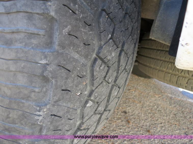 image for item B2490 2004 Chevrolet Suburban K1500 SUV