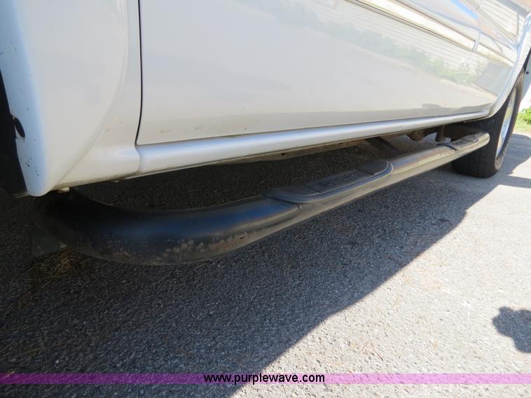 image for item B2490 2004 Chevrolet Suburban K1500 SUV