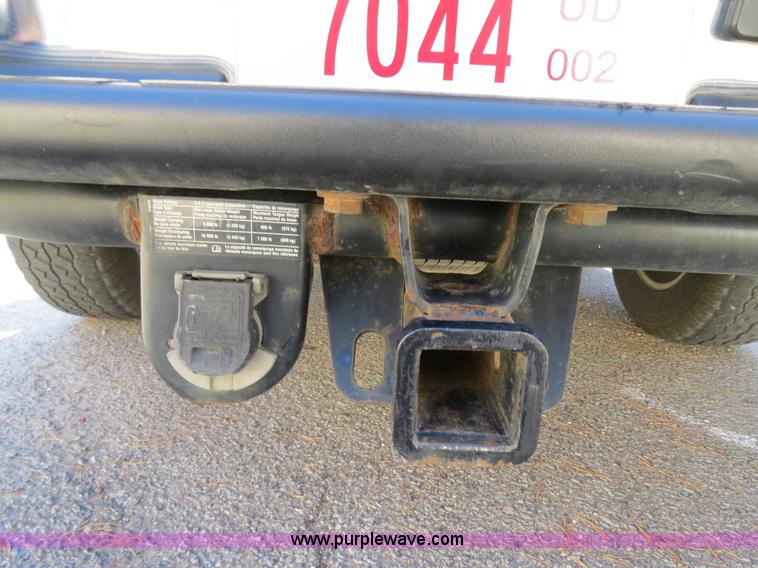 image for item B2490 2004 Chevrolet Suburban K1500 SUV