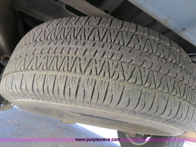 image for item B2490 2004 Chevrolet Suburban K1500 SUV