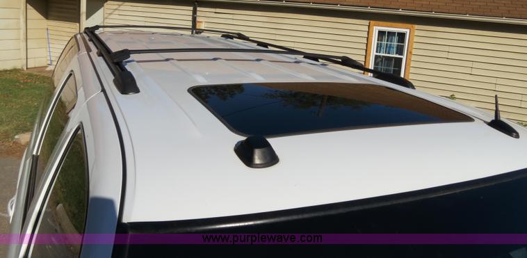 image for item B2490 2004 Chevrolet Suburban K1500 SUV