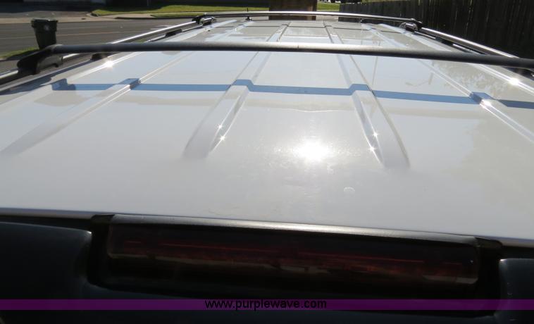 image for item B2490 2004 Chevrolet Suburban K1500 SUV