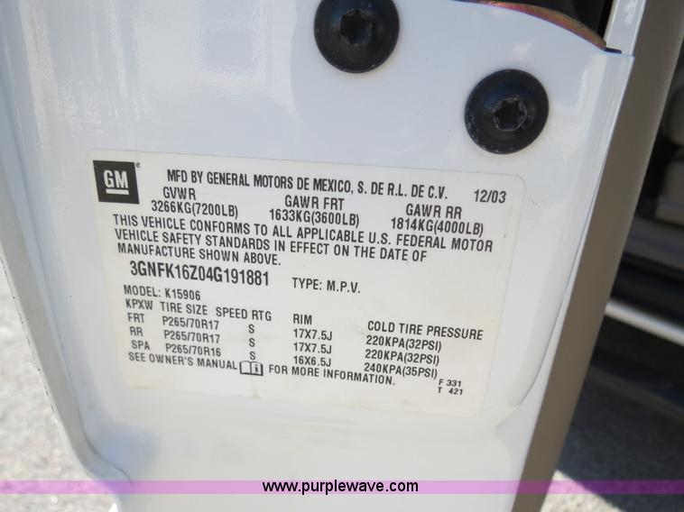 image for item B2490 2004 Chevrolet Suburban K1500 SUV