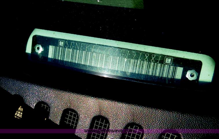 image for item B2490 2004 Chevrolet Suburban K1500 SUV