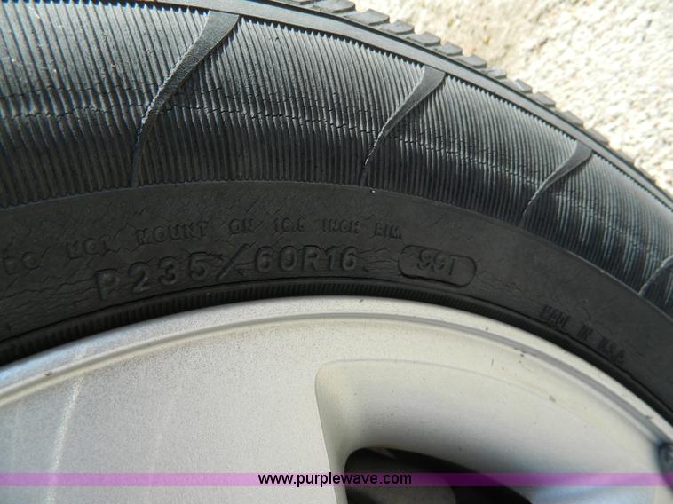 image for item B3940 2004 Ford Freestar SES minivan