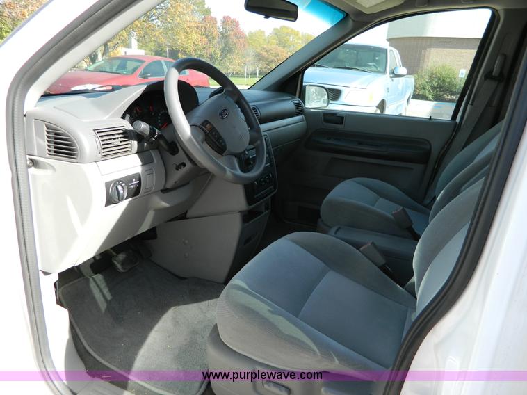 image for item B3940 2004 Ford Freestar SES minivan