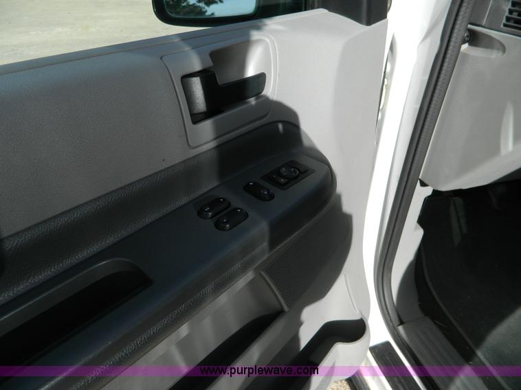 image for item B3940 2004 Ford Freestar SES minivan