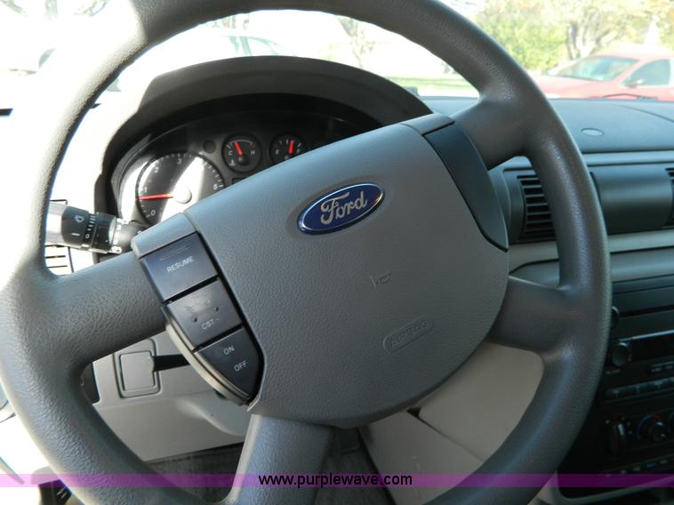 image for item B3940 2004 Ford Freestar SES minivan