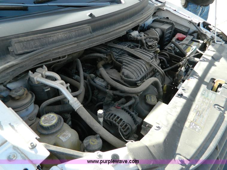 image for item B3940 2004 Ford Freestar SES minivan