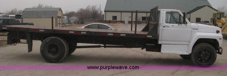 image for item B8340 1988 Ford F600 flatbed truck