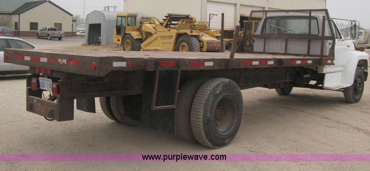 image for item B8340 1988 Ford F600 flatbed truck