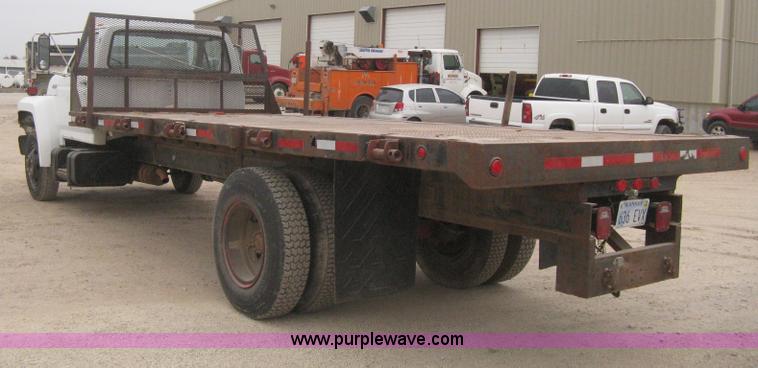 image for item B8340 1988 Ford F600 flatbed truck