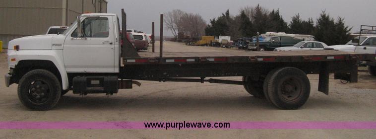 image for item B8340 1988 Ford F600 flatbed truck