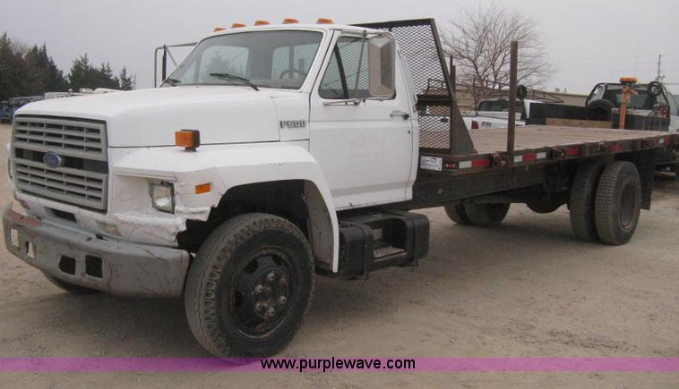 image for item B8340 1988 Ford F600 flatbed truck