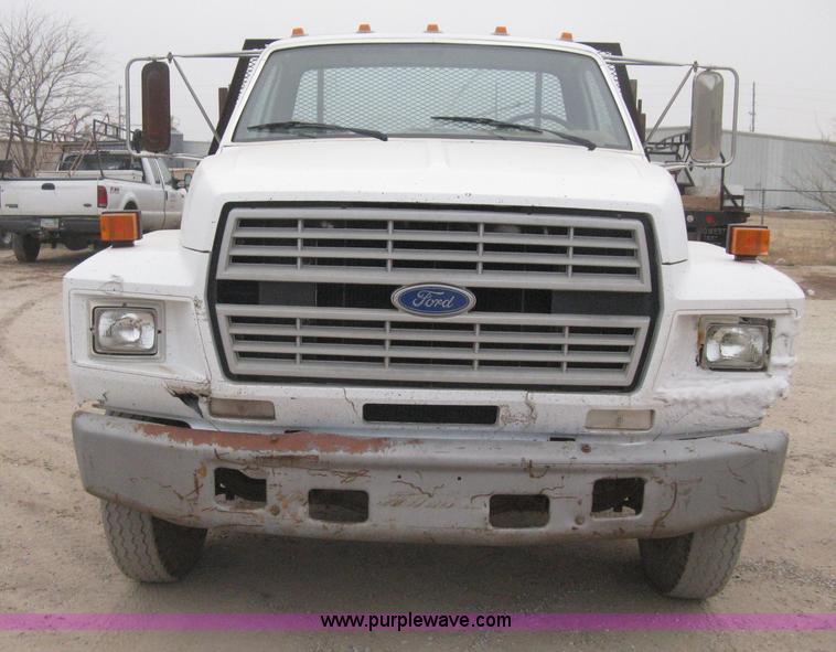 image for item B8340 1988 Ford F600 flatbed truck