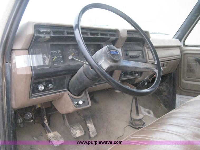 image for item B8340 1988 Ford F600 flatbed truck