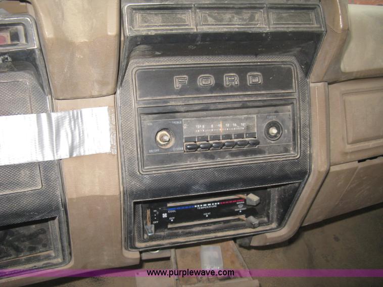 image for item B8340 1988 Ford F600 flatbed truck