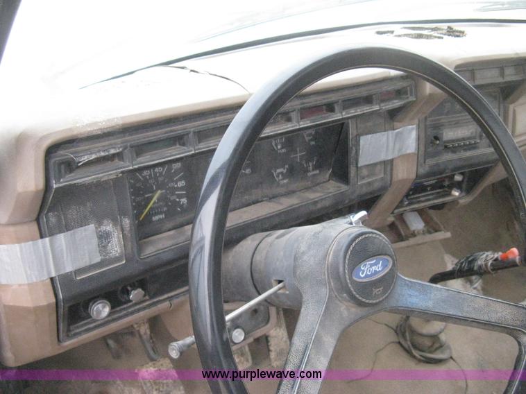 image for item B8340 1988 Ford F600 flatbed truck
