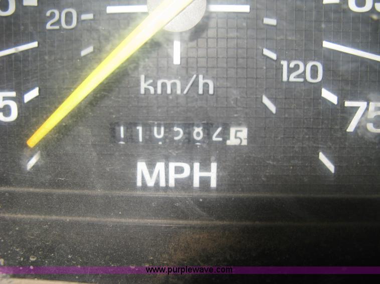 image for item B8340 1988 Ford F600 flatbed truck