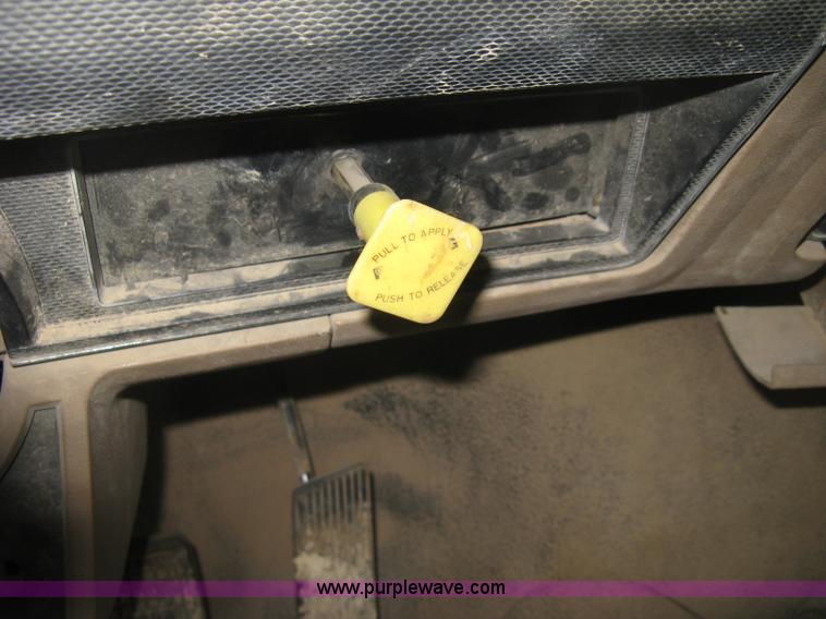 image for item B8340 1988 Ford F600 flatbed truck