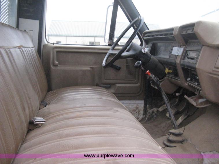 image for item B8340 1988 Ford F600 flatbed truck