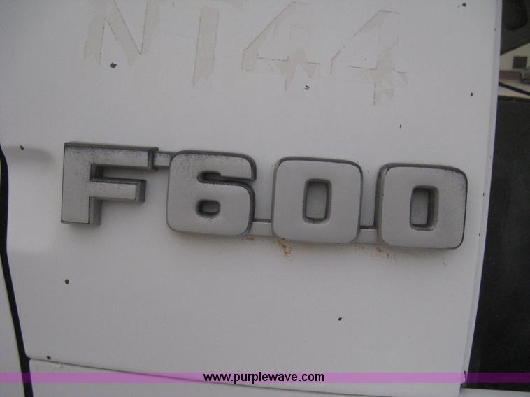 image for item B8340 1988 Ford F600 flatbed truck