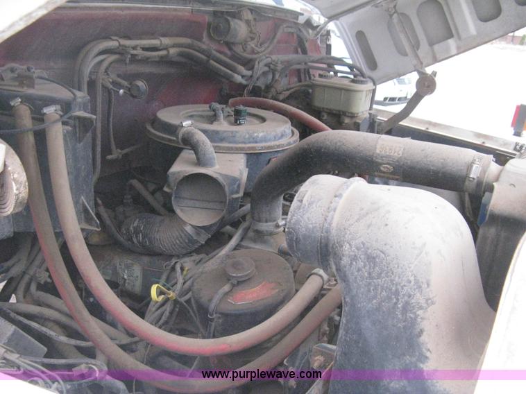 image for item B8340 1988 Ford F600 flatbed truck