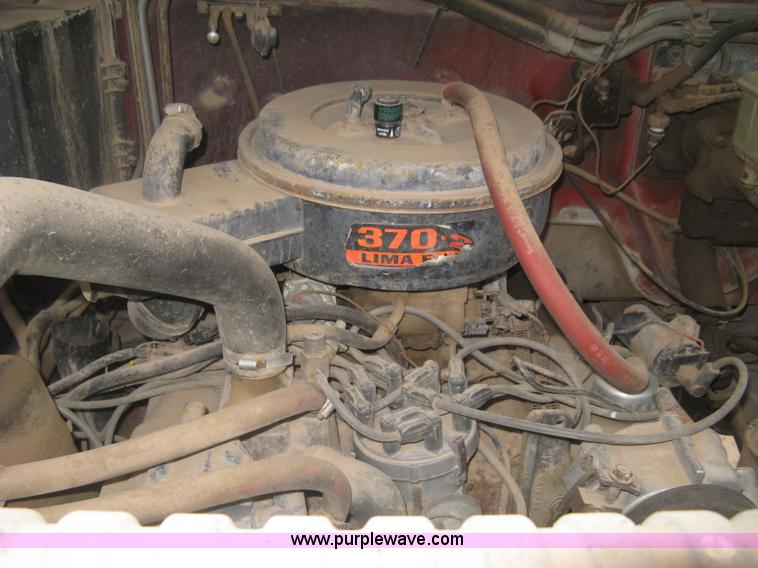 image for item B8340 1988 Ford F600 flatbed truck