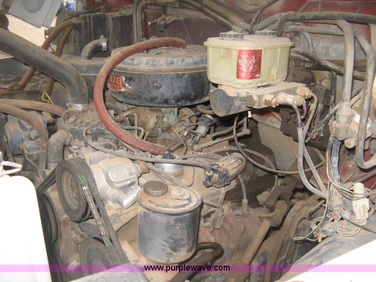 image for item B8340 1988 Ford F600 flatbed truck