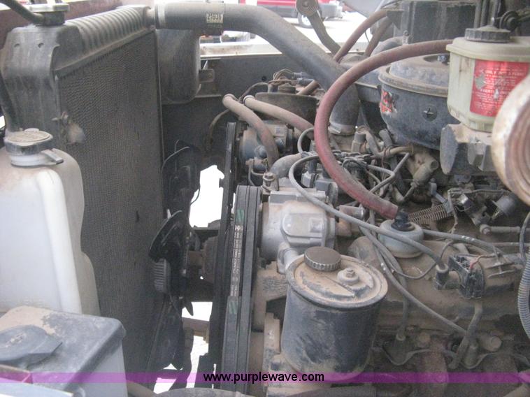 image for item B8340 1988 Ford F600 flatbed truck