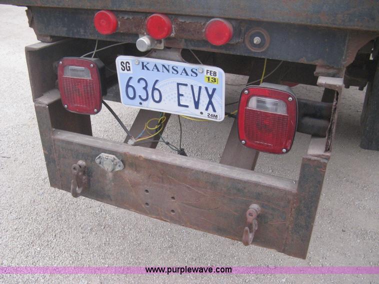 image for item B8340 1988 Ford F600 flatbed truck