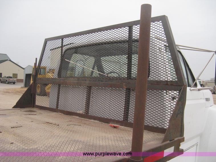 image for item B8340 1988 Ford F600 flatbed truck