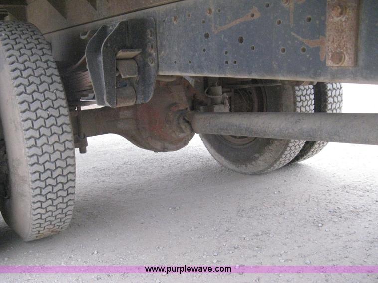 image for item B8340 1988 Ford F600 flatbed truck