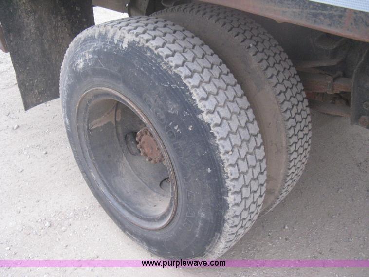 image for item B8340 1988 Ford F600 flatbed truck