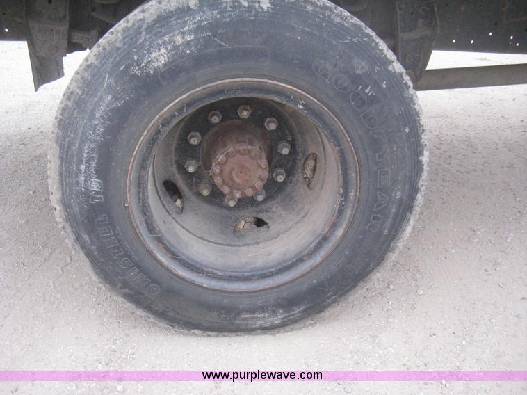 image for item B8340 1988 Ford F600 flatbed truck