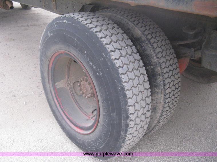 image for item B8340 1988 Ford F600 flatbed truck