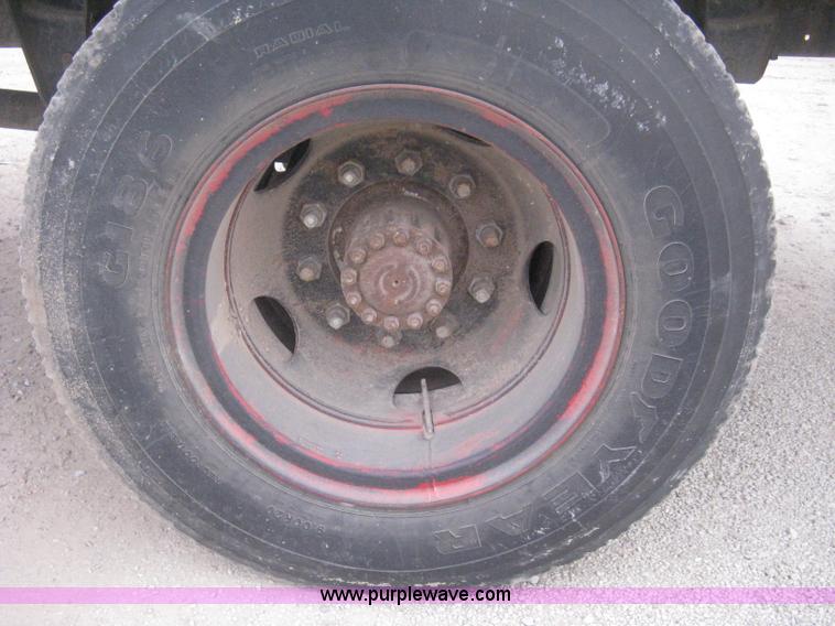 image for item B8340 1988 Ford F600 flatbed truck