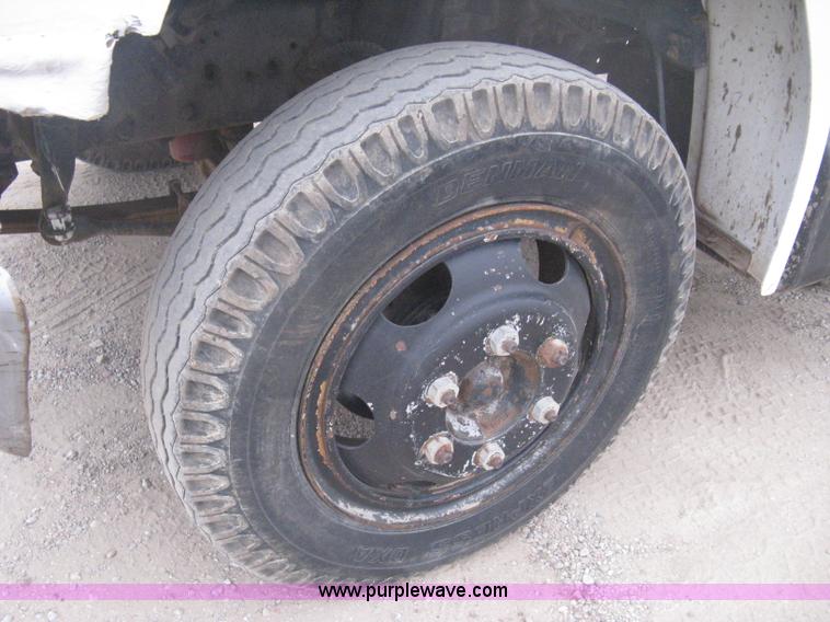 image for item B8340 1988 Ford F600 flatbed truck