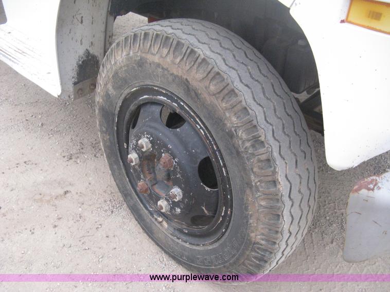 image for item B8340 1988 Ford F600 flatbed truck