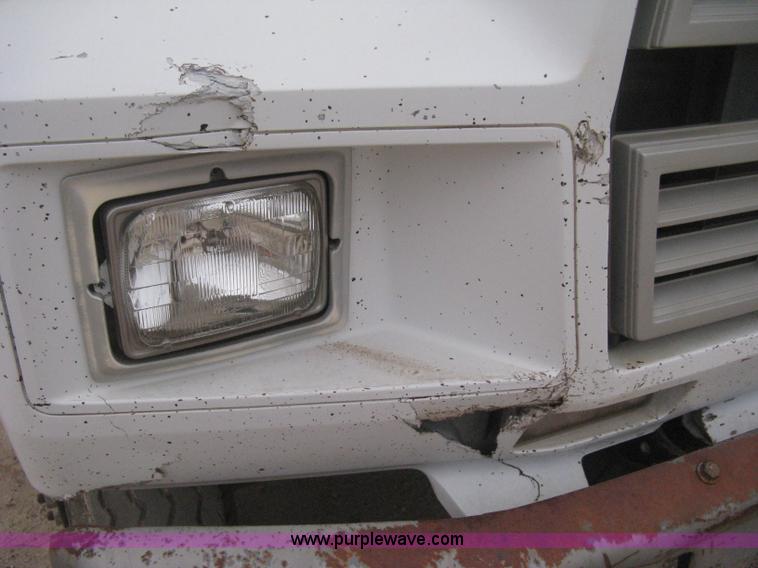 image for item B8340 1988 Ford F600 flatbed truck