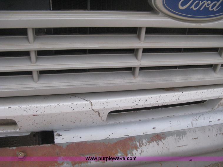 image for item B8340 1988 Ford F600 flatbed truck