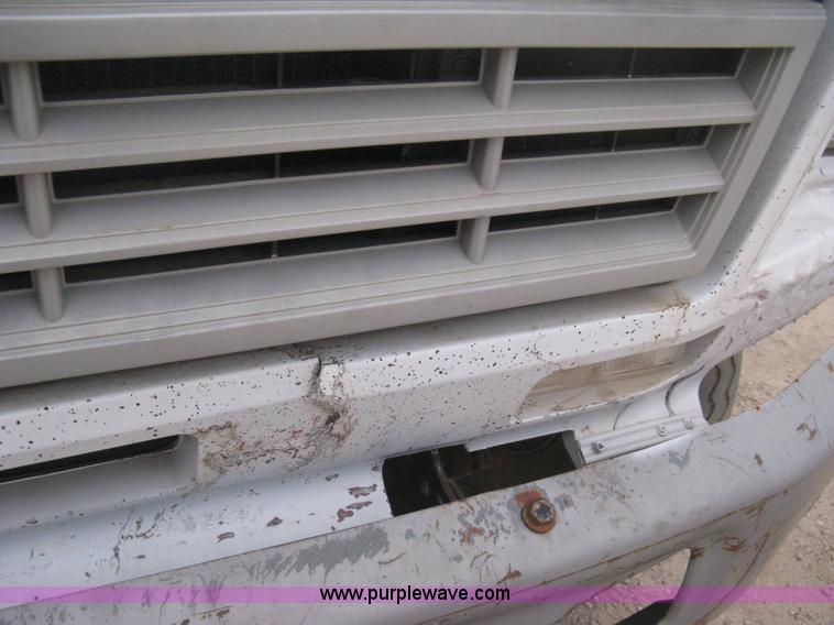 image for item B8340 1988 Ford F600 flatbed truck